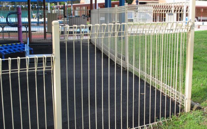 Roll Top and Bottom Fence , PVC / Powder Coated Roll Top Welded Wire Fence 0