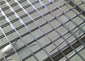 Electro Galvanized Welded Wire Mesh Roll , Welded Wire Livestock Panels 0
