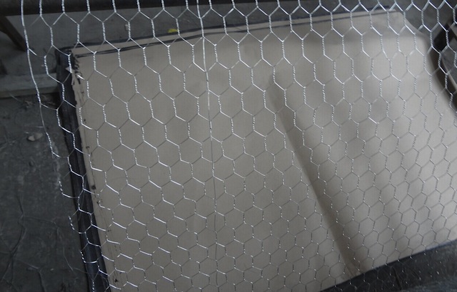 Silvery Hot - Dipped Galvanized Chicken Wire Netting For Poultry 25mm Hole Size 0