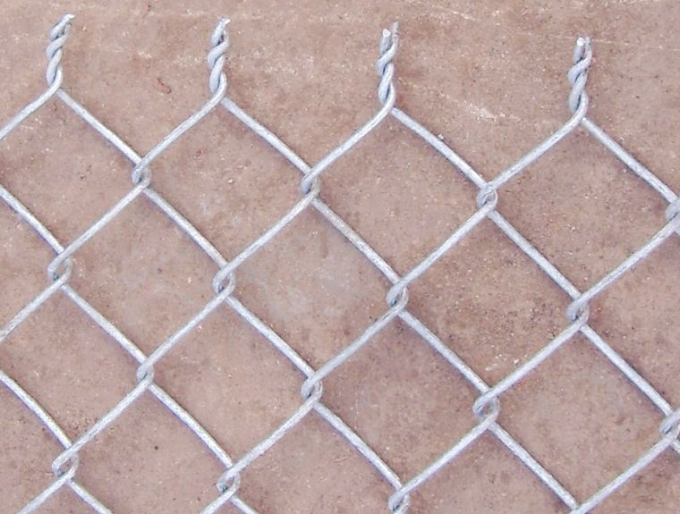 Twist and Knuckled Selvage Chain Link Wire 2 3 / 8 In Chain Mesh Fencing 1