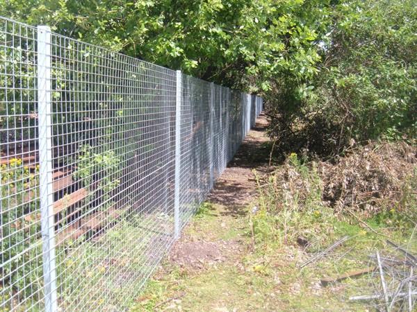Galvanized Steel Components Welded Wire Mesh Fencing Panels For Chicken Runs 0