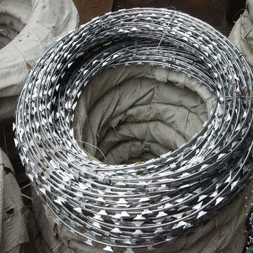 Hot Dip Galvanized Barbed Wire Single Coiled Razor Wire Mesh Fence 900mm Diameter 0